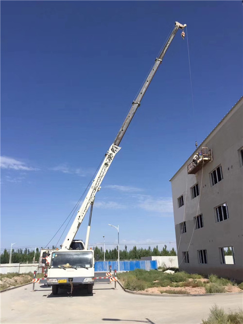 岱岳区“轻装强干”—— 吊车的 “轻量化臂架” 技术